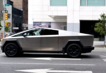 Tesla втрачає ключових керівників через труднощі