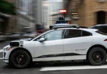 Waymo Robotaxi fährt in Austin gegen den Verkehr und löst Sicherheitsbedenken aus