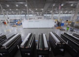 Crusoé investit massivement dans le stockage de batteries de longue durée