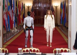 Melania Trump lance une initiative d’éducation à l’IA avec une démonstration de robot
