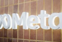 Meta intensifie la lutte contre les escroqueries avec de nouveaux outils d’IA et des raids des forces de l’ordre