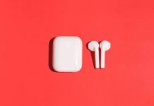 Come pulire gli AirPods: una guida sicura per auricolari e custodie